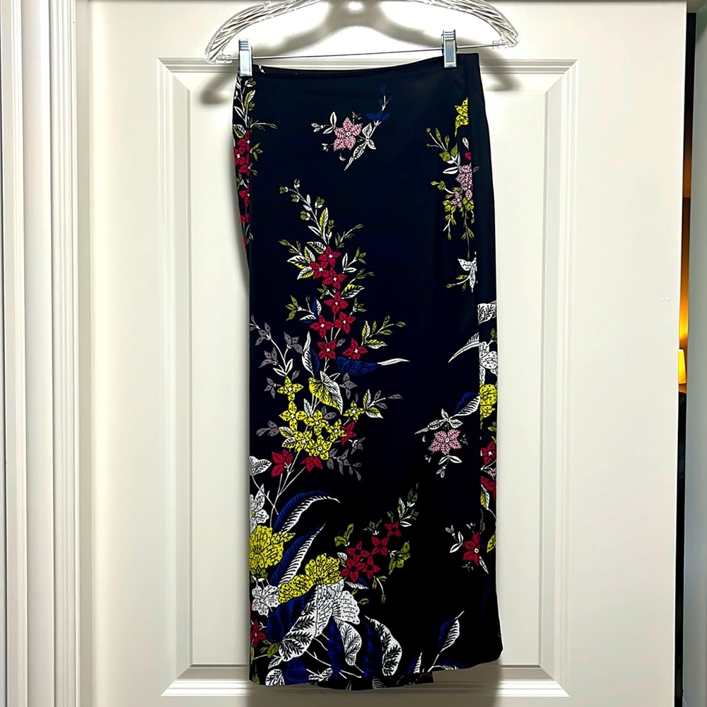 Beautiful Diane Avon Furstenburg silk pencil skirt